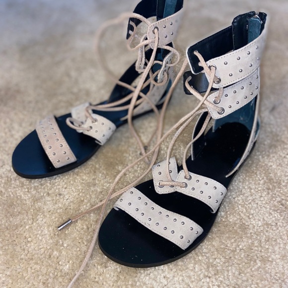 Tied up stud sandals 🤎 - Picture 2 of 8